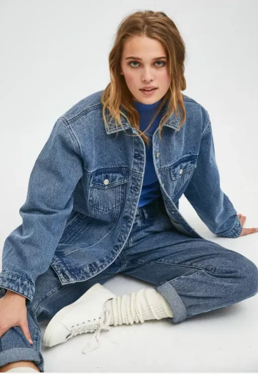 BLUE OVERSIZED DENIM JACKET